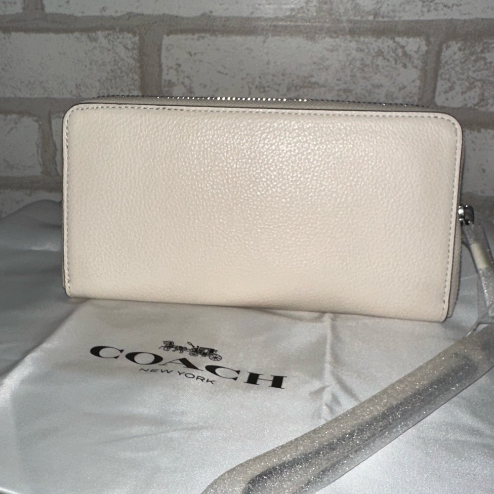 Coach Zip Around Wallet NWT - Picture 5 of 8